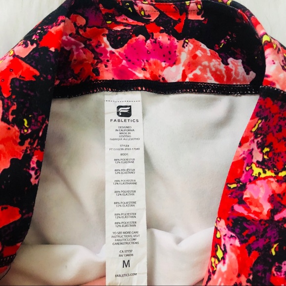 Fabletics Mid-Rise Printed Powerhold Capri pants - Picture 4 of 5